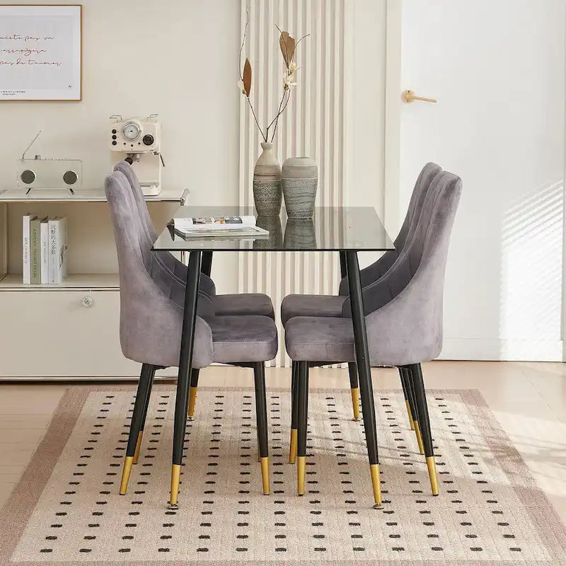 Ensemble table et chaises en verre gris Howtai avec 4 chaises en velours pour cuisine et salle à manger.