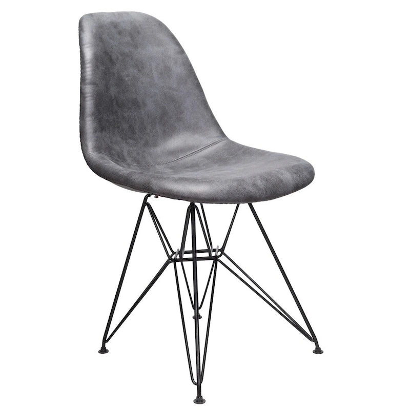 Chaise d'appoint de salle à manger Markle, revêtue de similicuir gris clair, avec pieds en acier noir.