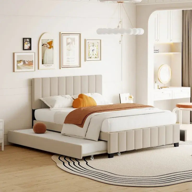Lit plateforme rembourré en velours, format queen