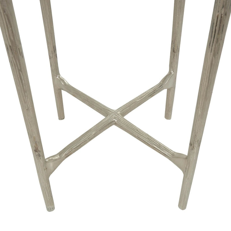 Table d'appoint en aluminium texturé avec plateau en verre - Or ou argent - Roche River Decor